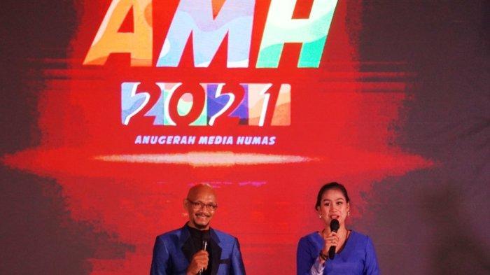 Anugerah Media Humas 2021 event image from the award report attached to Vinia’s profile