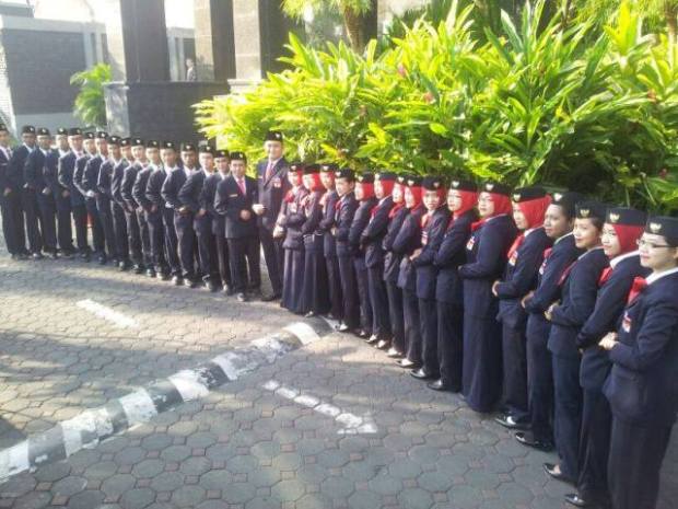 Archival group photograph of the 2013 Indonesia–Malaysia youth-exchange delegation from Vinia’s personal blog